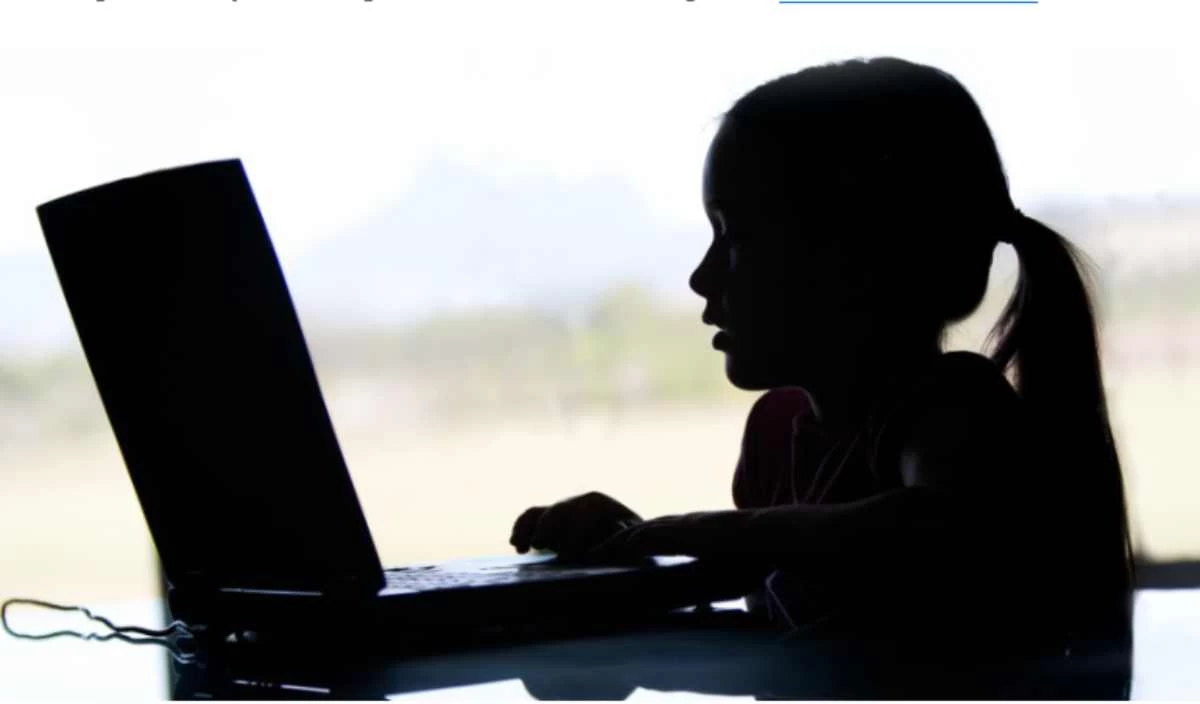 Орыс үштік әйелімен