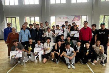 Баскетболшы жастар бақ сынады