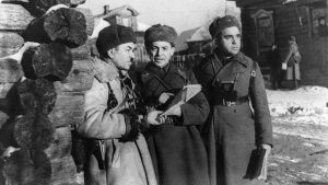 MOSCOW REGION. RUSSIA. The picture shows the 316th Rifle Division Commander Major General Ivan Panfilov and two officers of his staff. The photo taken on the actual day of his death. TASS file image, 1948. (Photo reproduced by M. Kalashnikov) ----- Московская область. Командующий 316-й стрелковой дивизии генерал-майор Иван Васильевич Панфилов с офицерами своего штаба. Снимок сделан в день гибели генерала И.В. Панфилова. Репродукция М. Калашникова /Фотохроника ТАСС/, 1948 год.