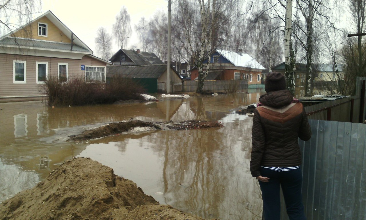 Магнитогорск топит. Наводнение в Казахстане эссе. Дубовку в Свободном топит.