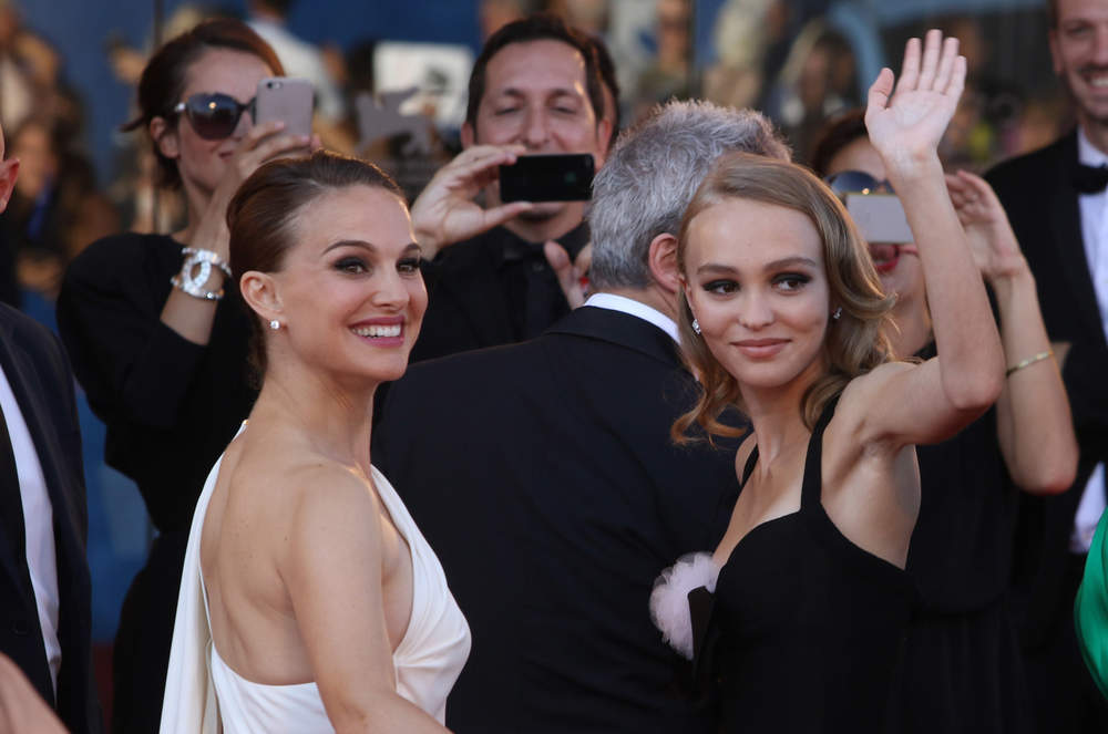 73th-festival-du-film-de-venise-premiere-de-planetarium-lily-rose-depp-et-natalie-portman