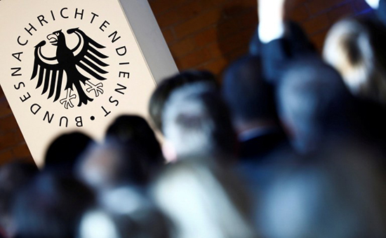 The logo of the German Federal Intelligence Agency (BND) is pictured during the 60th anniversary of the founding of the German Intelligence Services (BND) in Berlin, Germany, on November 28, 2016. / AFP PHOTO / POOL / HANNIBAL HANSCHKE