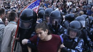 epa06024575 Russian police officers detain a participant of an unauthorized opposition rally in Tverskaya street in central Moscow, Russia, on Russia Day, 12 June 2017. Russian liberal opposition leader and anti-corruption blogger Alexei Navalny has called his supporters to hold a protest in Tverskaya Street, which leads to the Kremlin, instead of the authorized by Moscow officials Sakharov avenue. According to news reports on 12 June 2017 citing his wife Yuliya Navalnaya, Alexei Navalny has been arrested ahead of planned protests in Moscow.  EPA/SERGEI CHIRIKOV