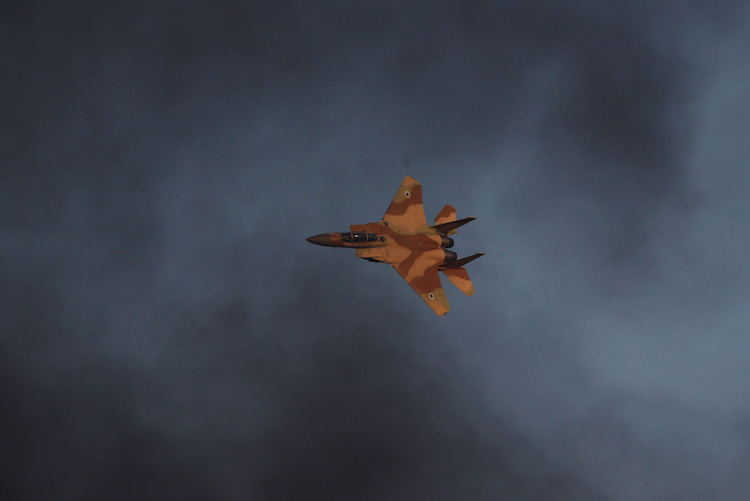 An Israeli Air Force F-15 fighter jet flies during an aerial demonstration at a graduation ceremony for Israeli airforce pilots at the Hatzerim air base in southern Israel June 30, 2016. REUTERS/Amir Cohen - RTX2J3KQ