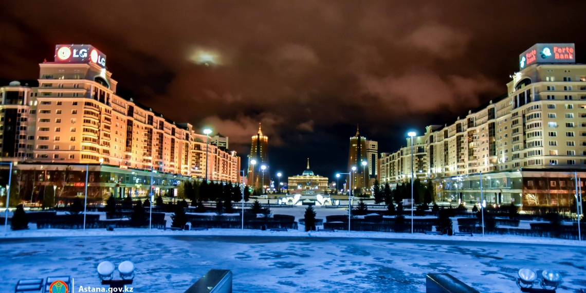 Астана куда можно сходить. Ночная Астана. Зимняя Астана. Астана ночью. Вечерняя Астана зимой.